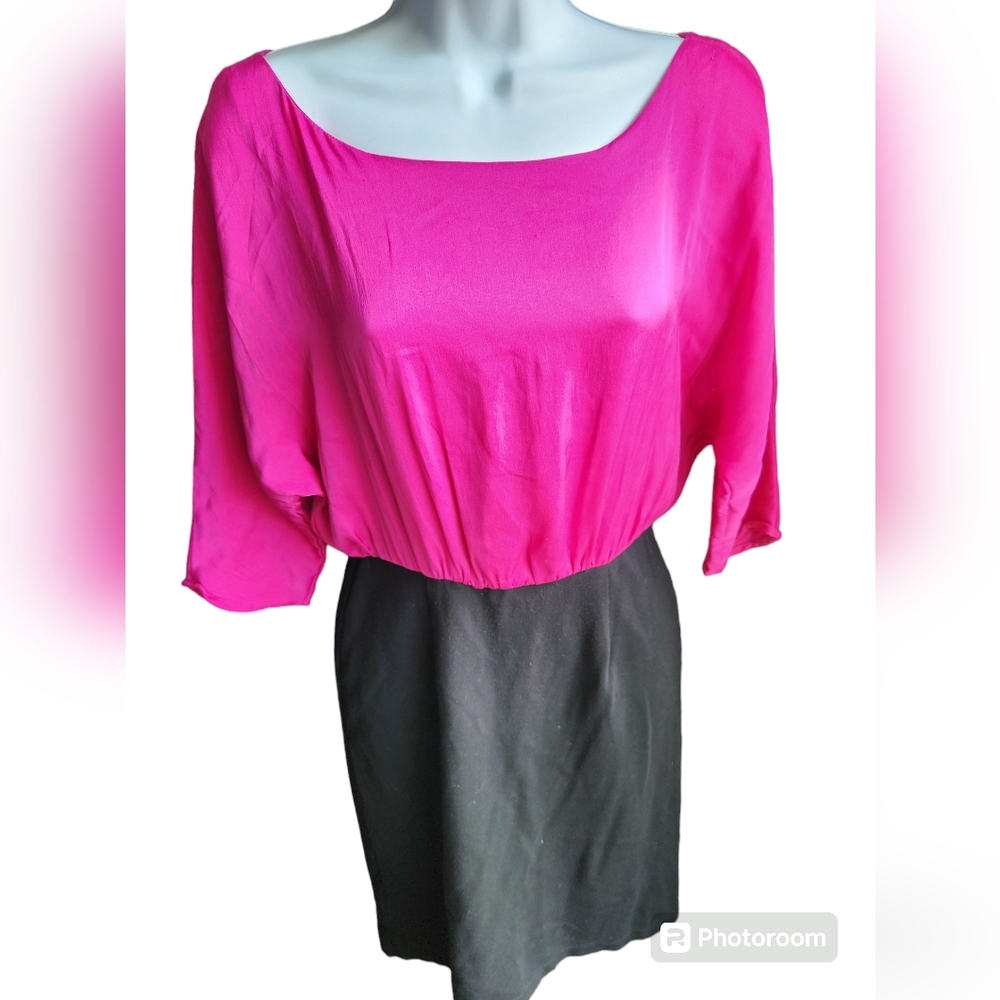 Alice & Olivia Pink Black V-Neck Skirt Dress Size 4